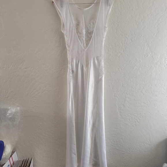 Frederick's of Hollywood Vintage White Nightgown Size Small - Picture 2 of 6